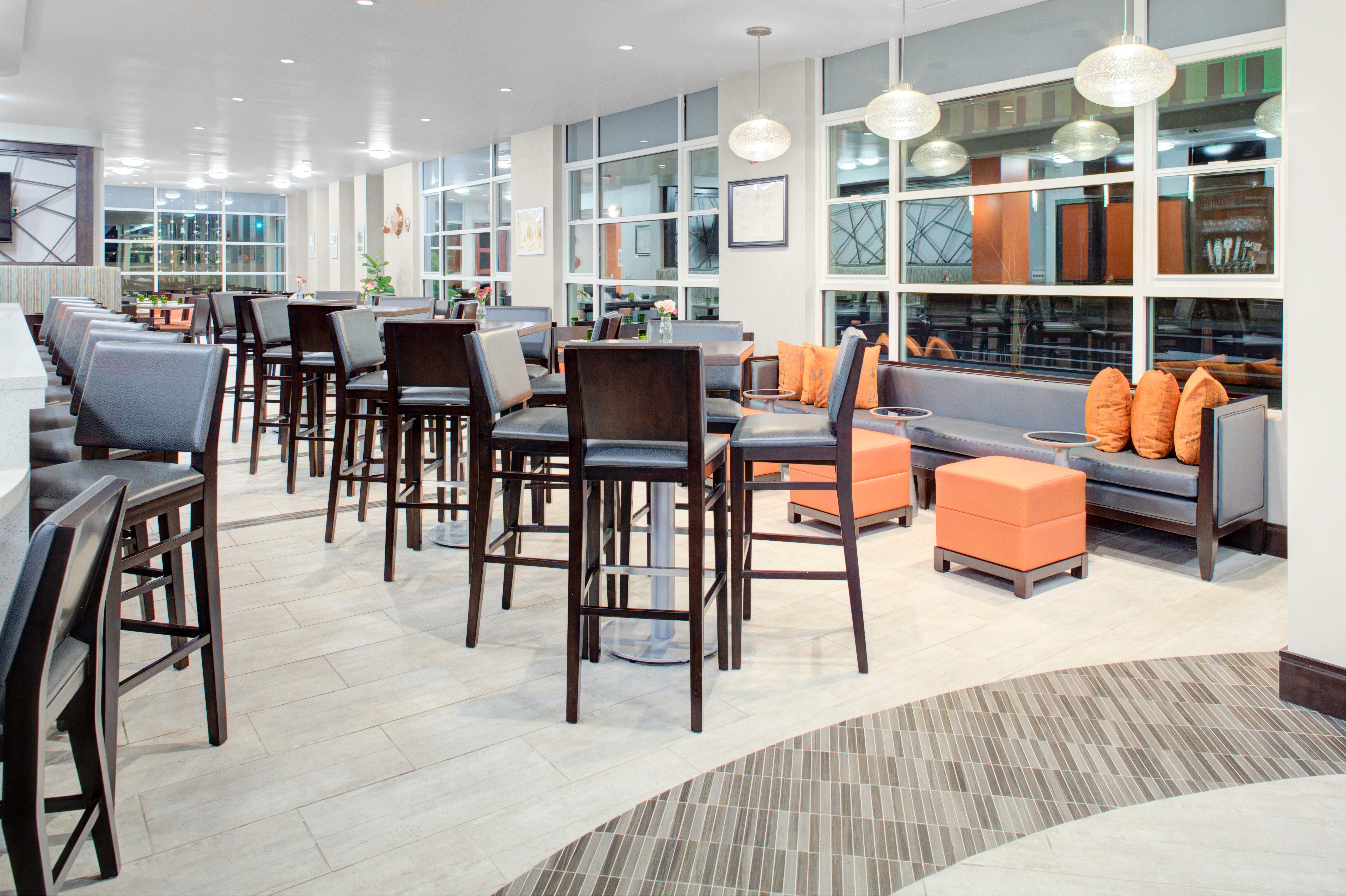 Holiday Inn Windsor - Wine Country By Ihg Exterior photo